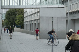 Hannsjörg Voth - Zwischen Sonnentor und Mondplatz [Between sun gate and moon court], 1992