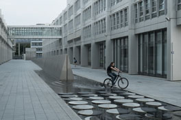 Hannsjörg Voth - Zwischen Sonnentor und Mondplatz [Between sun gate and moon court], 1992