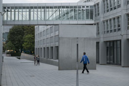 Hannsjörg Voth - Zwischen Sonnentor und Mondplatz [Between sun gate and moon court], 1992